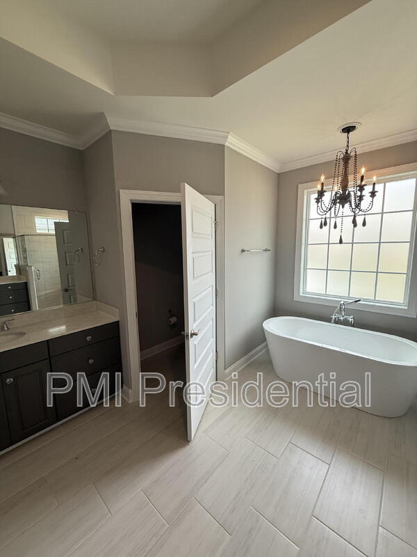 Building Photo - 17919 Stonewolf Dr