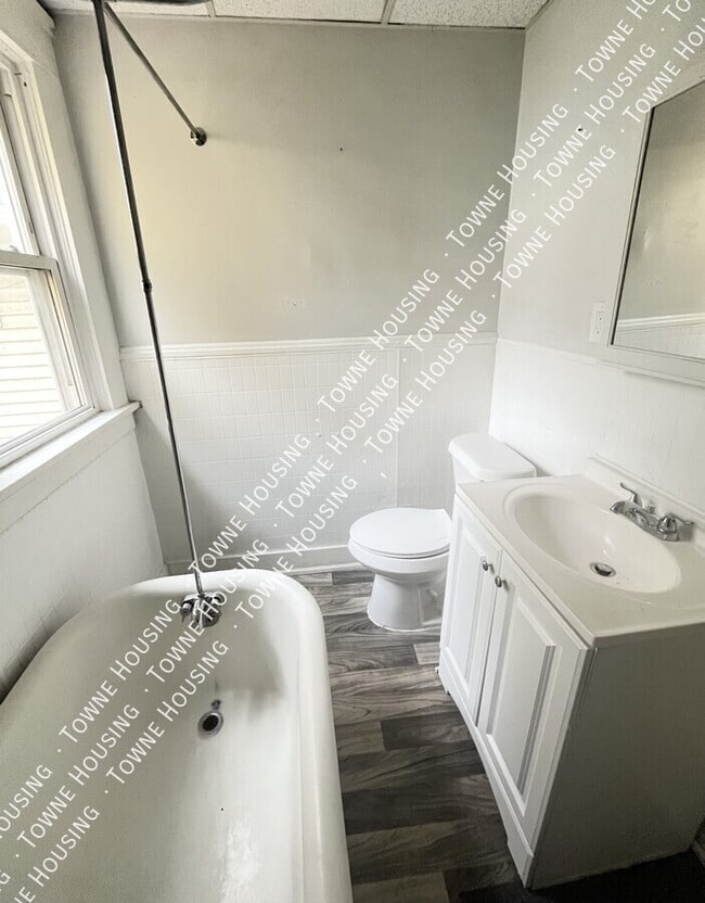 Building Photo - 2099 Niagara St