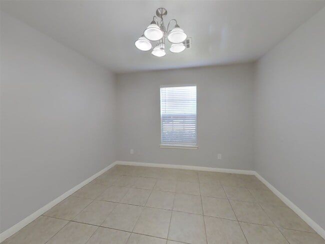 Building Photo - 411 E Carby Rd