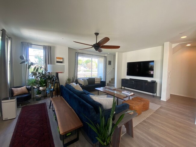 Building Photo - Downtown Upland 3 Bedroom Condo