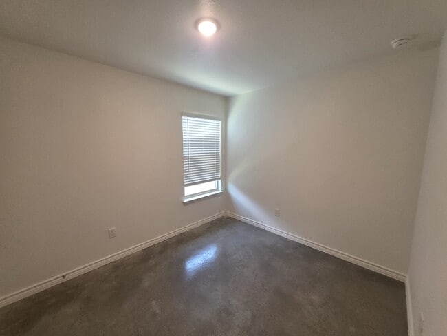 Building Photo - 1222 Concord Dr