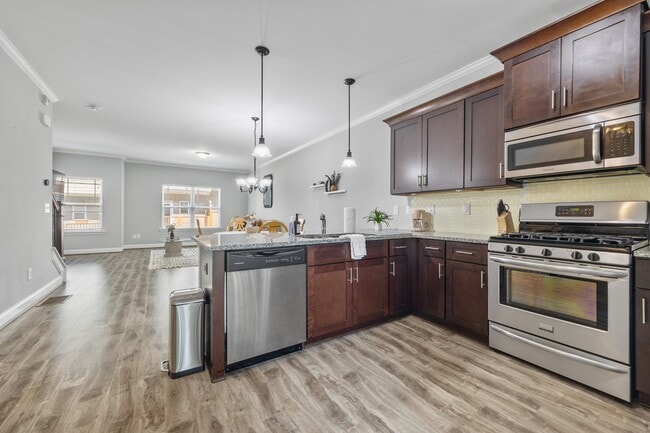 Building Photo - 1365 Memorial Dr SE