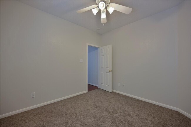 Building Photo - 6715 Village Bridge Dr