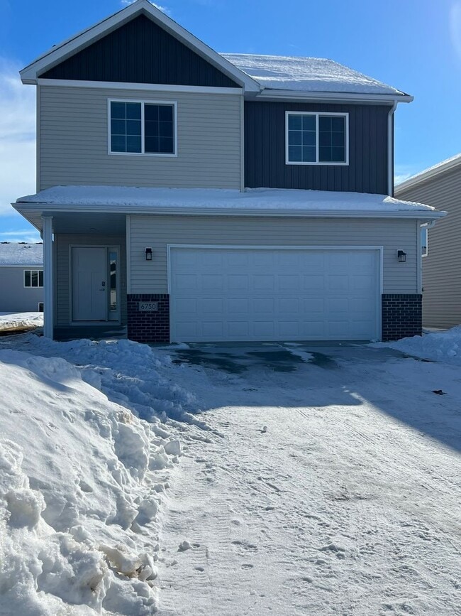 Building Photo - New 3 Bedroom/3 Bathroom House