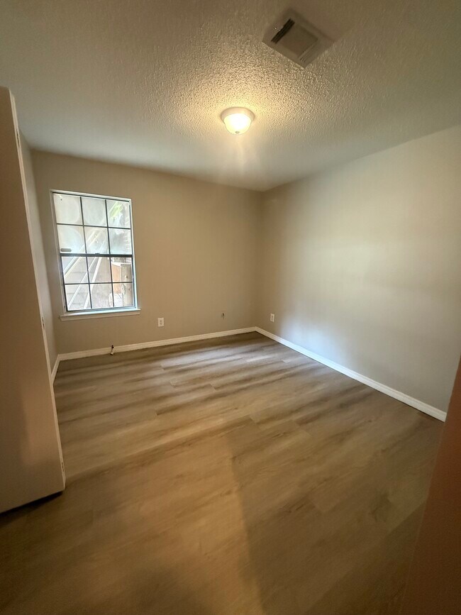 Building Photo - Sweetgum