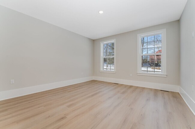 Building Photo - 175 Jasmine Dr