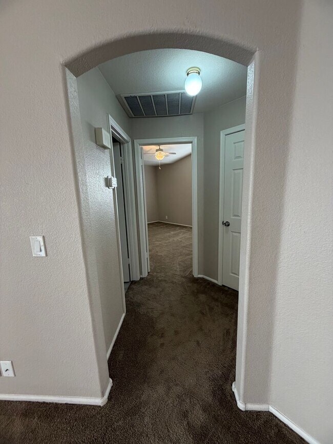 Building Photo - Desirable Arrowhead Ranch Home