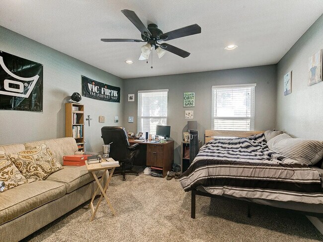 Building Photo - 2313 W Devitt St