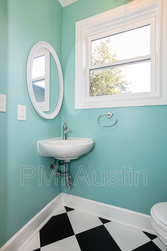 Building Photo - 2003 Newning Ave