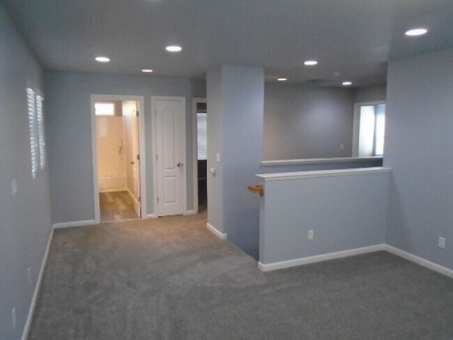 Building Photo - BEAUTIFUL WHITNEY OAKS HOME WITH 3+ BEDROOMS, 3 FULL BATHS, & 2 CAR GARAGE!