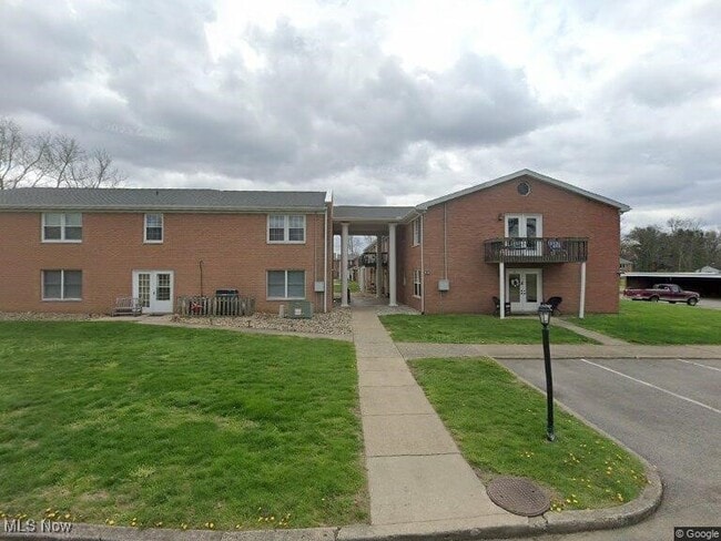 Primary Photo - 2985 Fairway Ln