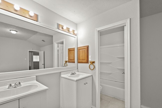 Building Photo - 6607 Navidad Rd