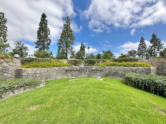 Building Photo - Spacious 1-Bedroom Condo with Garage!