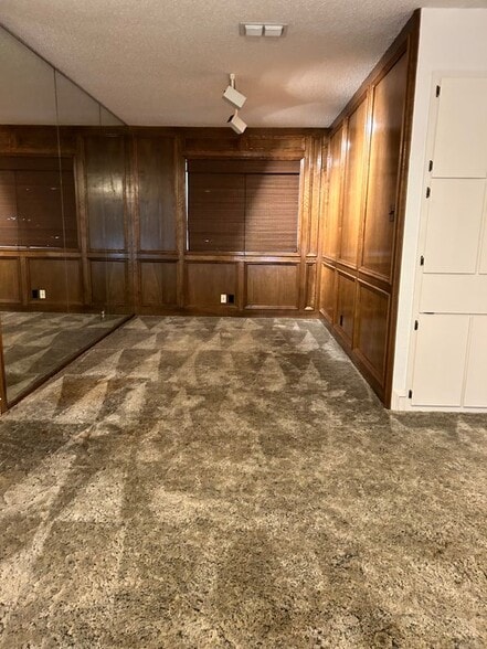Building Photo - 5704 Lands End St