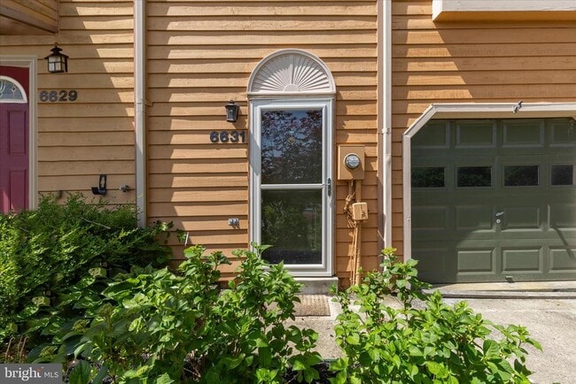 Building Photo - 6631 Beach Dr
