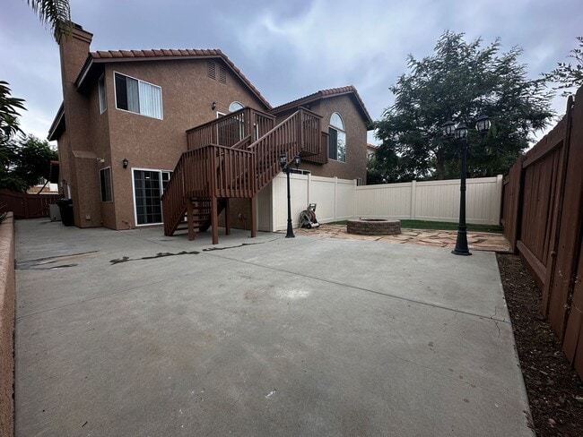 Building Photo - Santa Fe Hills 4 Bedroom Home
