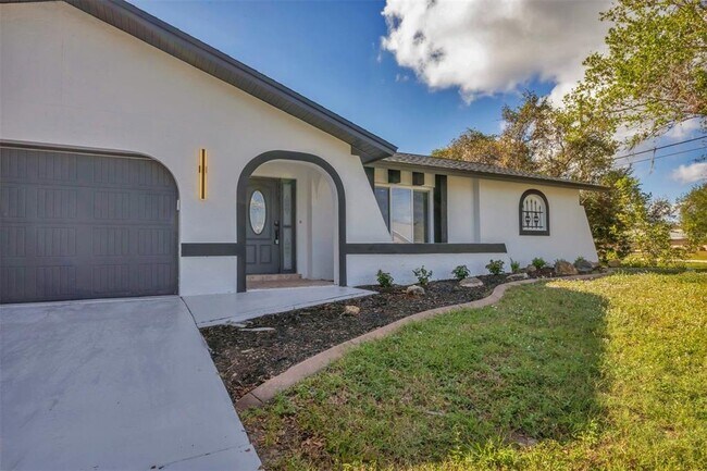 Building Photo - 4290 Yucatan Cir