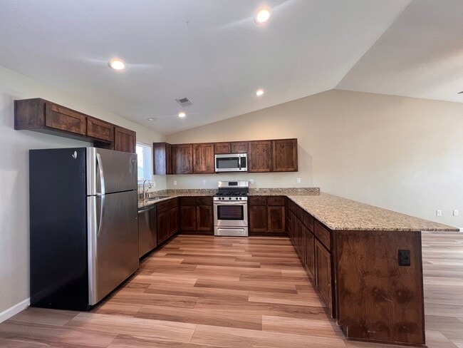 Building Photo - 4 Bedroom 2 Bathroom Fallon Home