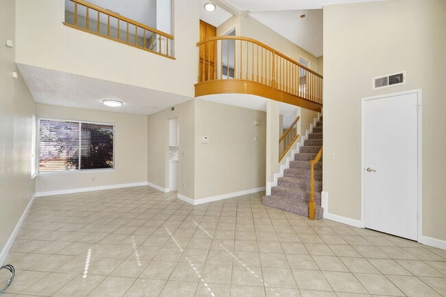 Building Photo - 6733 N Warren Ave