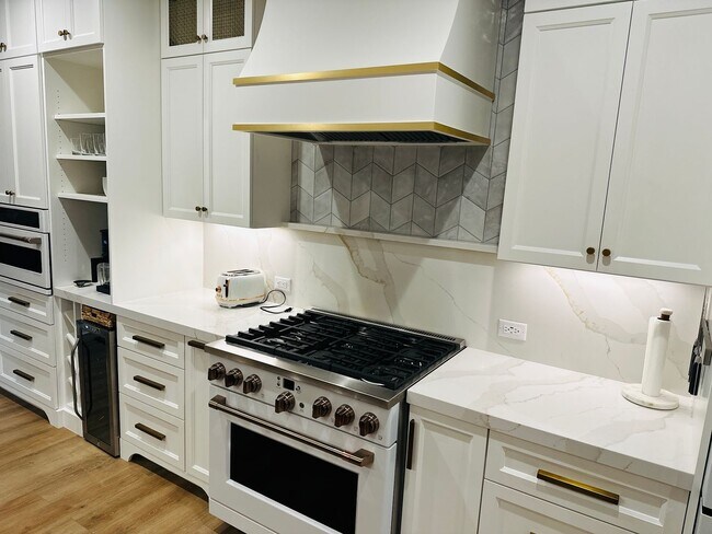 Building Photo - Gorgeous Custom Camas Home