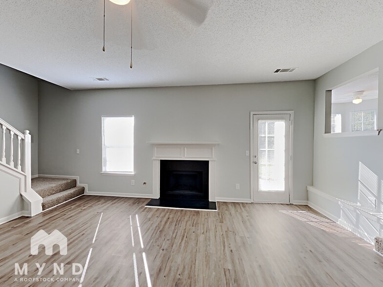 Building Photo - 1128 Village Oaks