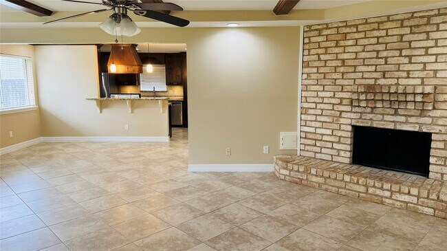 Building Photo - 3310 Glen Spring Dr