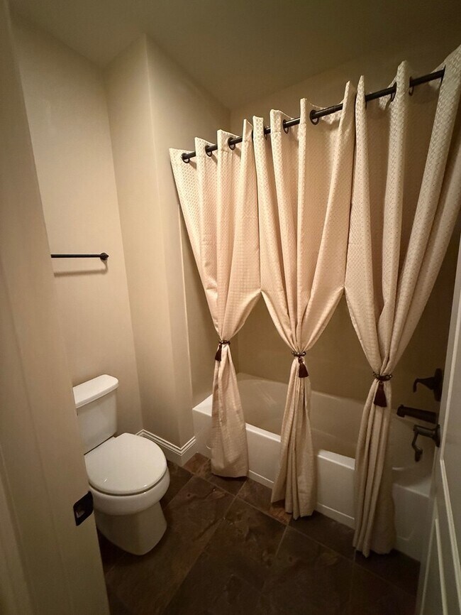 Building Photo - 36 Sag Harbor Ct