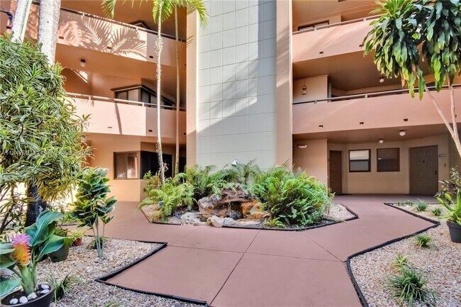 Building Photo - 15499 N Miami Lakeway