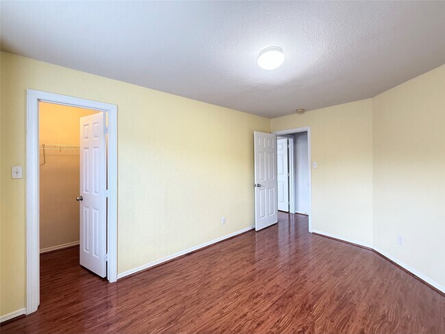 Building Photo - 12315 Gentlebrook Dr