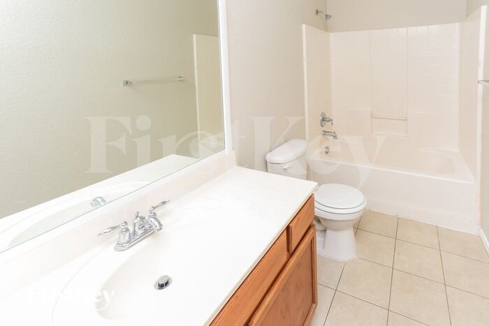Building Photo - 4245 Summer Star Ln