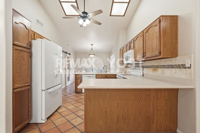 Building Photo - Where Character Takes Center Stage! Now Offering $500 Off First Month’s Rent!