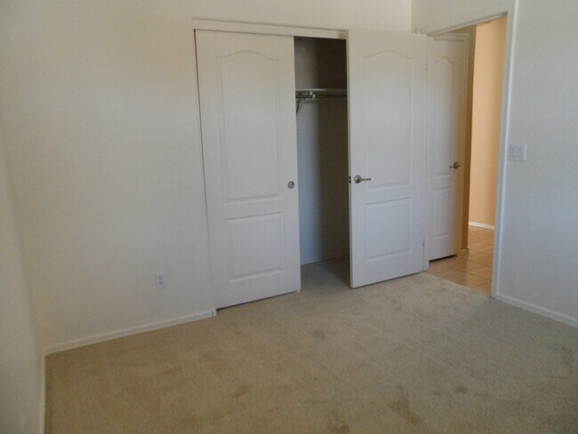 Building Photo - Great 3 Bedroom 2 Bath Home with Pool Service Included!