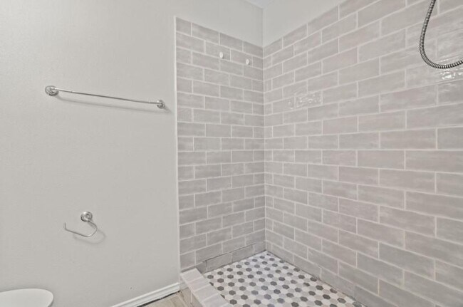 Building Photo - 6811 Feather Creek Dr