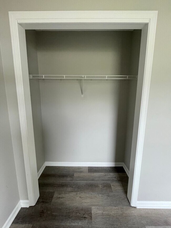 Building Photo - 3 Bedroom Single Family Home - Burnett Creek School District