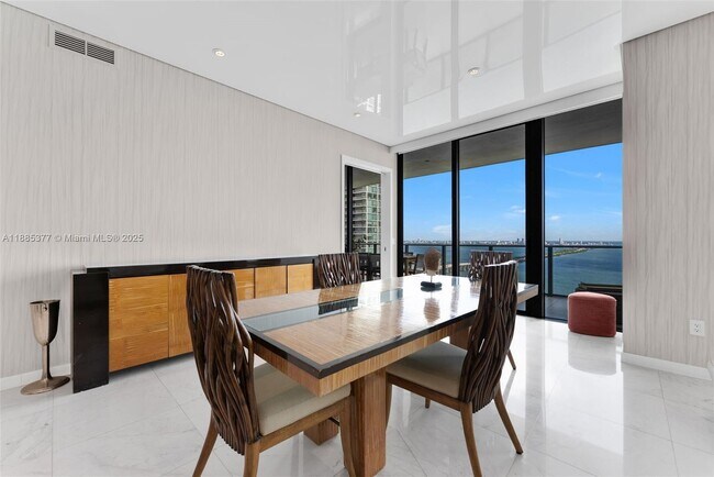 Building Photo - 480 NE 31st St