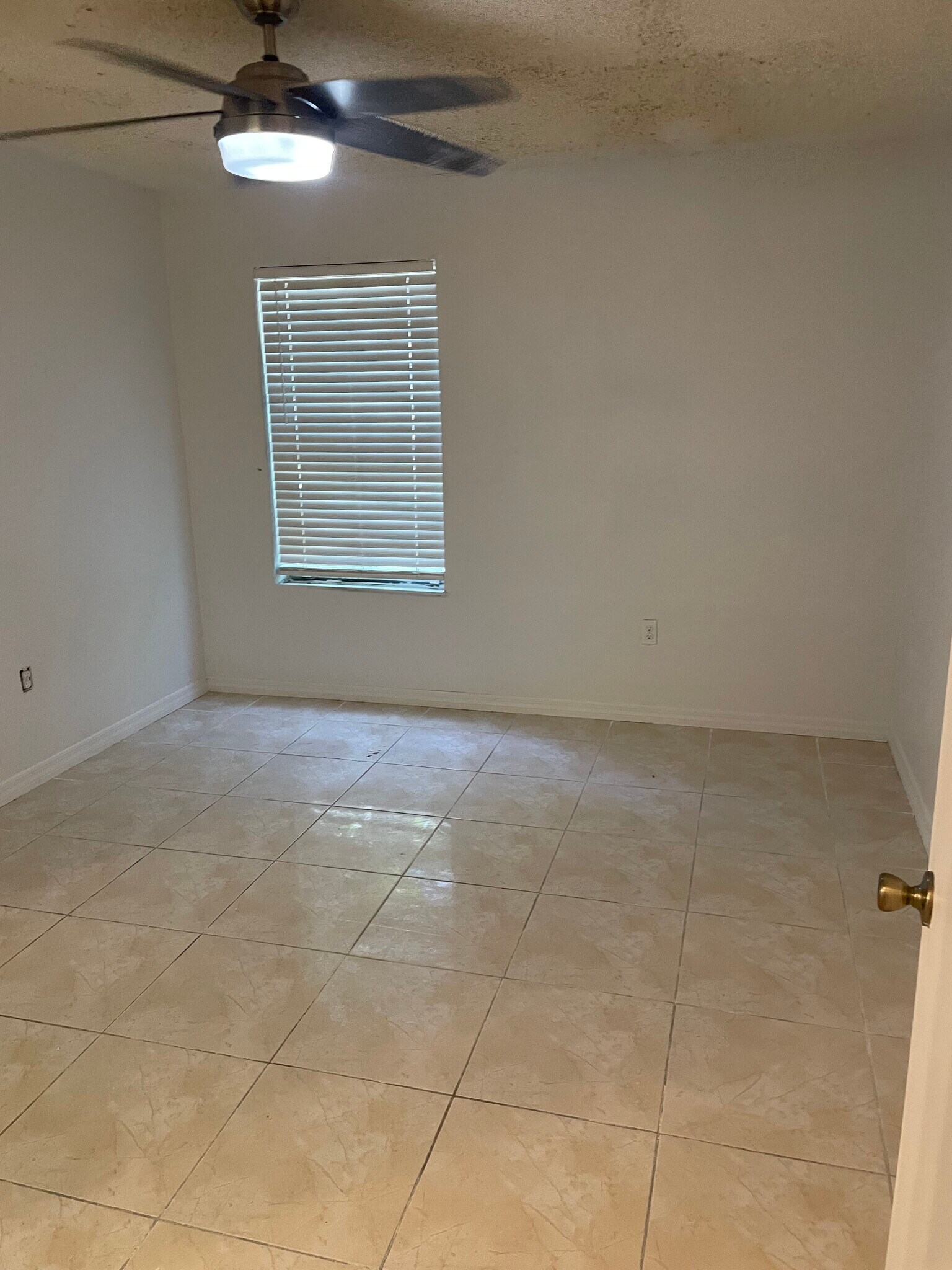 Building Photo - 976 Leeward Pl