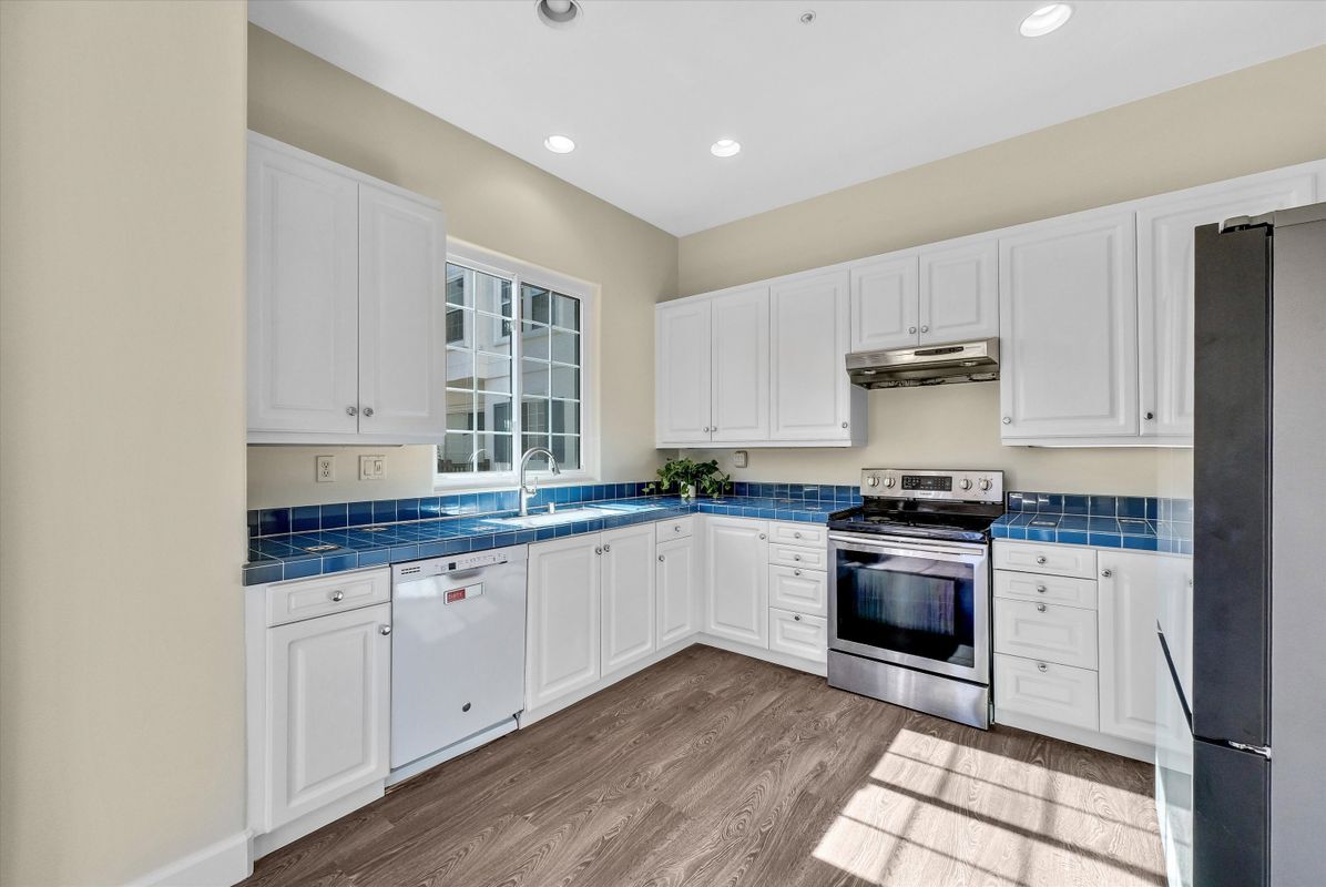 Building Photo - 2861 Ballesteros Ln