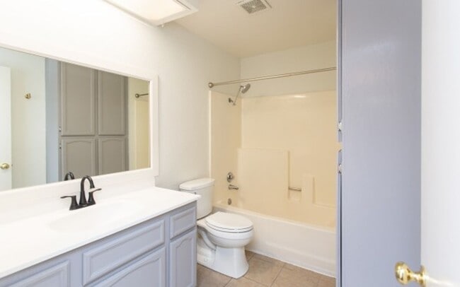 Building Photo - Renovated 3 bedroom 2 bath condo