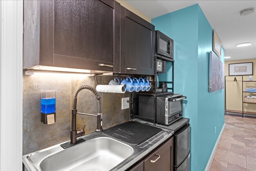 Building Photo - 16 S Nashville Ave