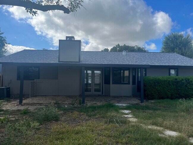 Building Photo - 4023 Briar Hollow St