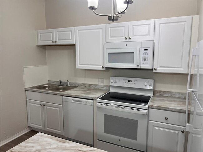 Building Photo - 535 Monterey Blvd NE