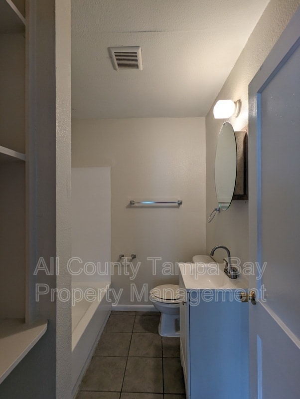 Building Photo - 1318 Divot Ln