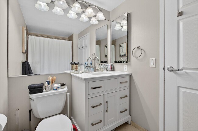 Building Photo - 2 Constitution Ct