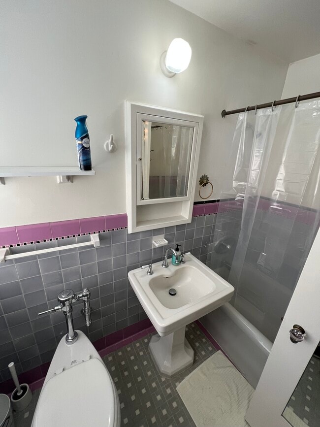 Building Photo - 800 E Ocean Blvd