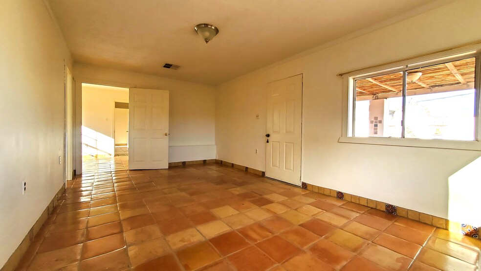 Master BR - 621 W Solana Ave