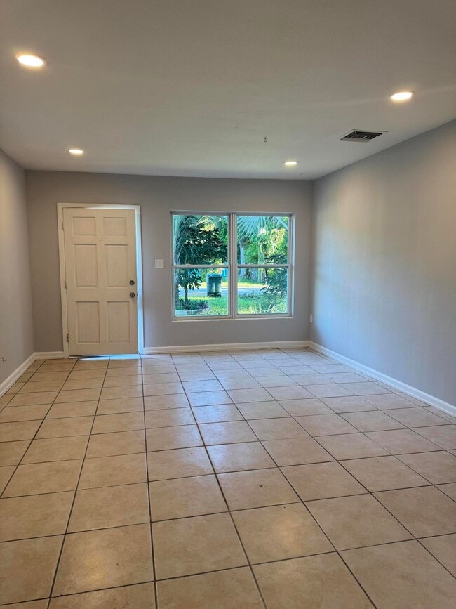 Building Photo - 1507 Coronado Ave