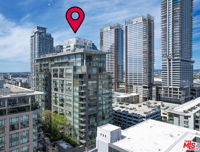 Building Photo - 1100 S Hope St