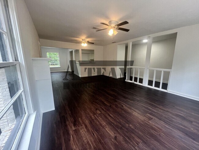 Building Photo - Fully Remodeled 3 Bedroom 2 Bathroom