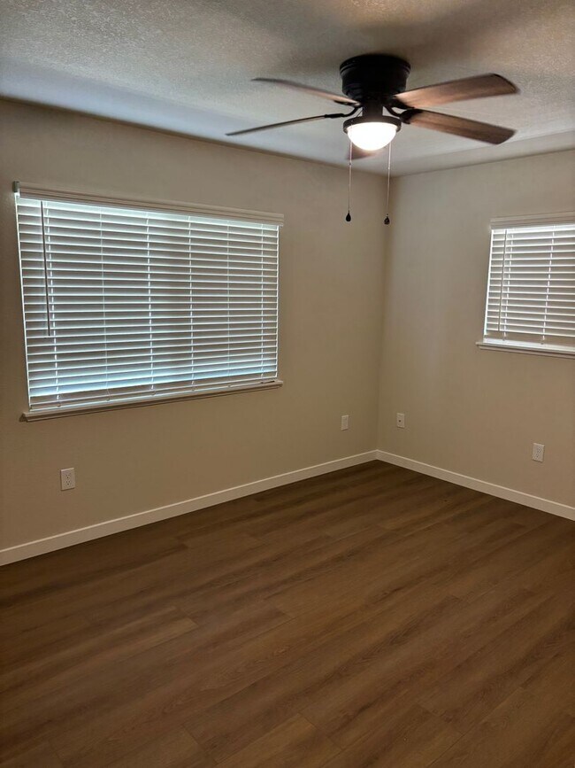 Building Photo - 3 BD 2 BA House in Yuba City! AVAILABLE NOW!!