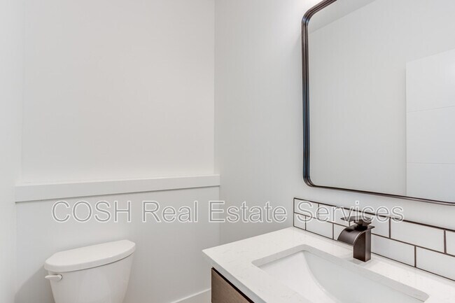 Building Photo - 8447 W 37th Ct N